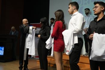 Adıyaman Üniversitesi Tıp Fakültesi Dönem 1 öğrencileri için Beyaz Önlük Giyme Töreni düzenlendi.